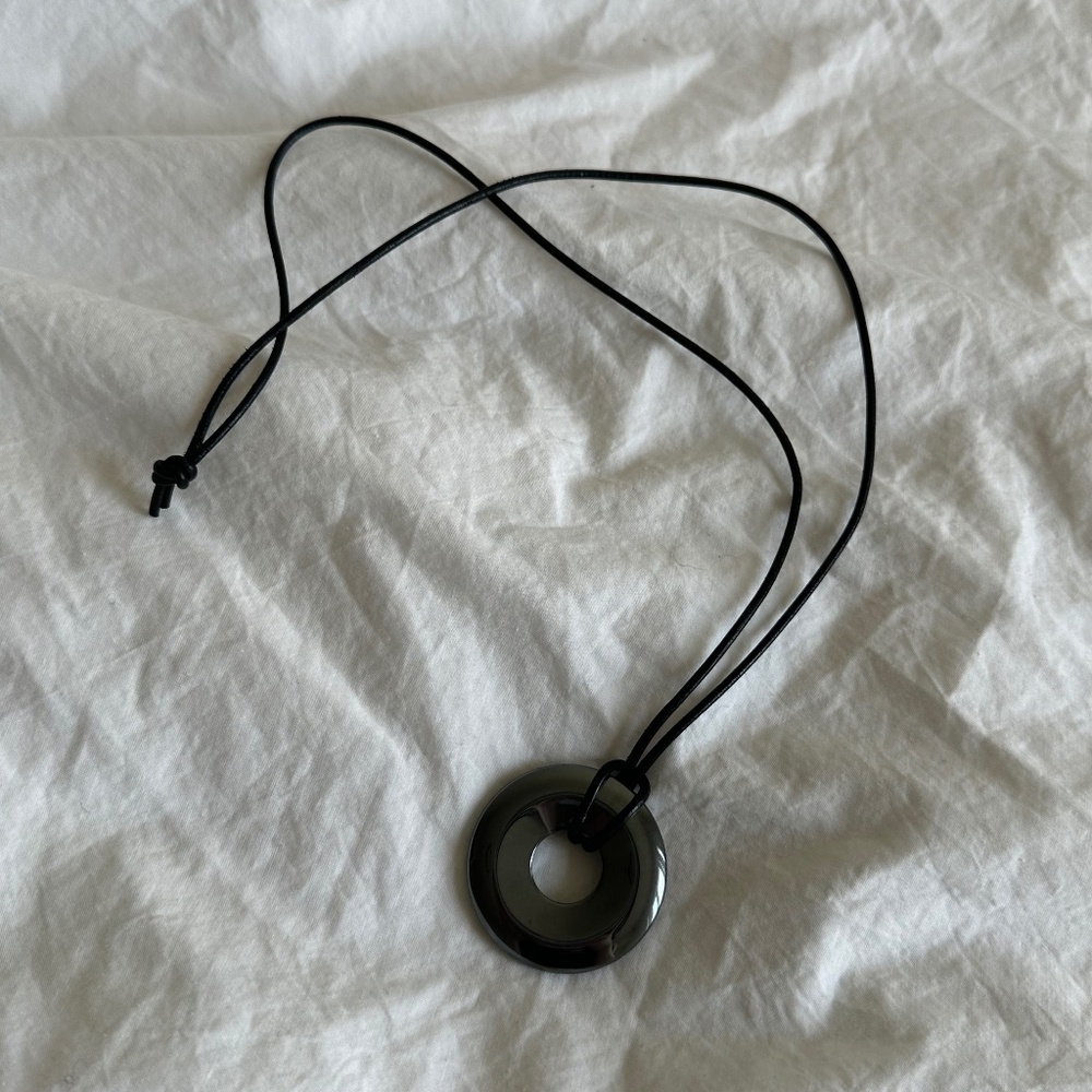 Vintage stylish elegant leather cord dark grey onyx donut pendant necklace